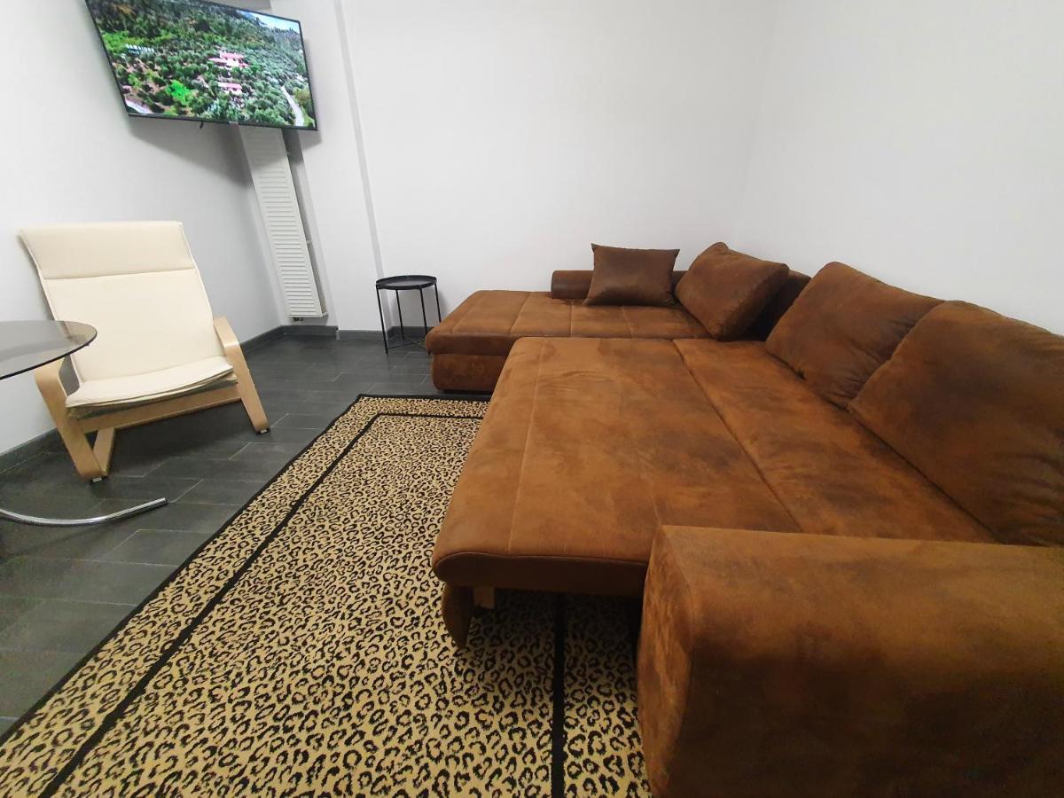 3 Rooms Cinema Garden Parking House Bucarest Esterno foto