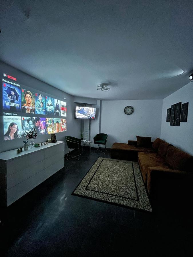 3 Rooms Cinema Garden Parking House Bucarest Esterno foto