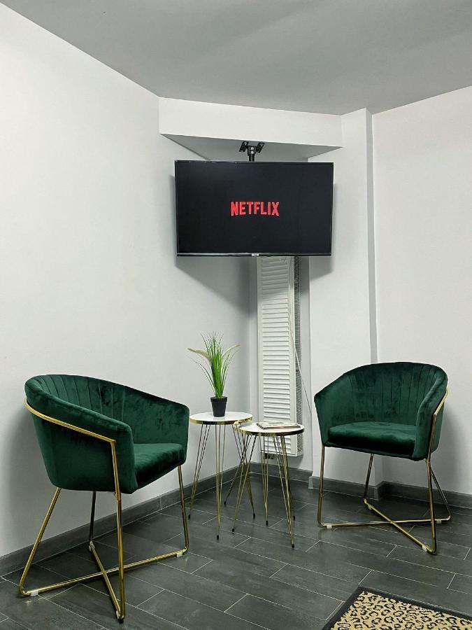 3 Rooms Cinema Garden Parking House Bucarest Esterno foto