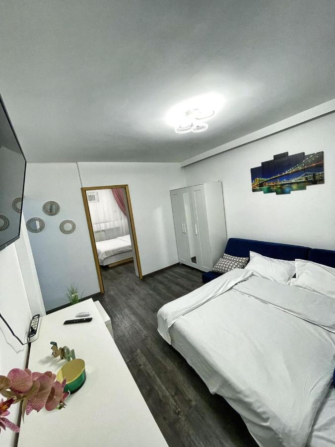 3 Rooms Cinema Garden Parking House Bucarest Esterno foto