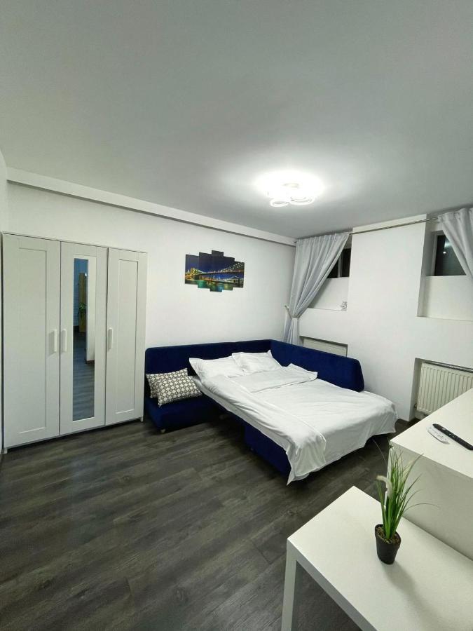3 Rooms Cinema Garden Parking House Bucarest Esterno foto