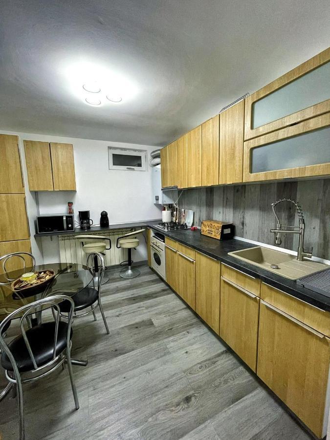3 Rooms Cinema Garden Parking House Bucarest Esterno foto