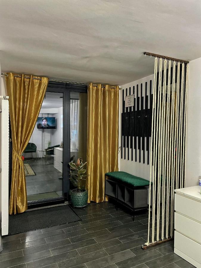 3 Rooms Cinema Garden Parking House Bucarest Esterno foto